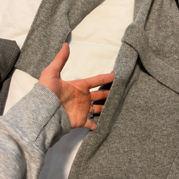 Tahari cashmere belted cardigan - Picture 3 of 6